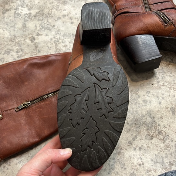 Heeled Born Boots in Cognac with Zipper - Picture 6 of 7